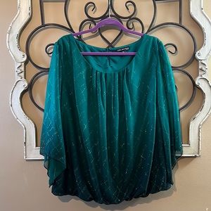 BEAUTIFUL 2X GREEN BLOUSE WITH GLITTERY PATTERN